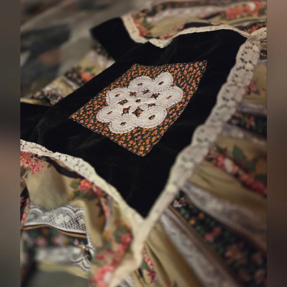 Vintage 70s Handmade Floral Kids Dress w/Velvet Front & Crocheted Applique - Picture 6 of 9